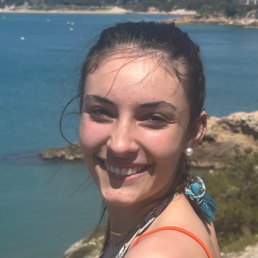 Leyre Des Loupiots Ecole Montessori Bilingue Salles Sara