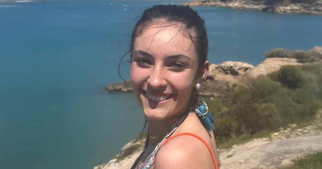 Leyre Des Loupiots Ecole Montessori Bilingue Salles Sara